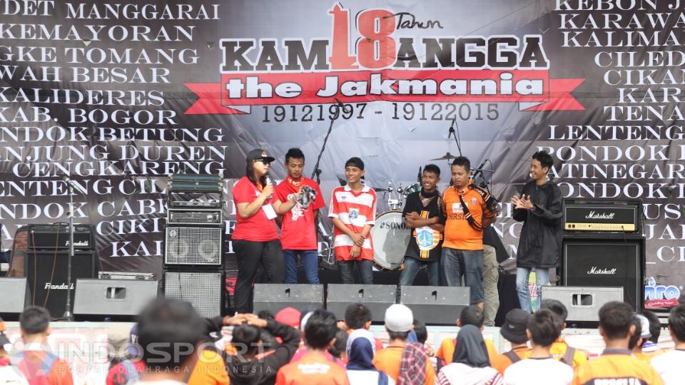 Acara yang diisi oleh band-band dari Jakmania menjadi penghibur dalam acara ini.